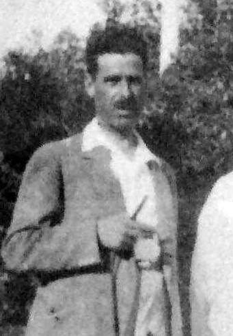 Alfred Saada avec son chien et une personne_recadre.JPG